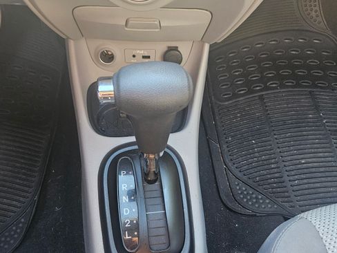 Used 2010 Hyundai Accent GLS image 8