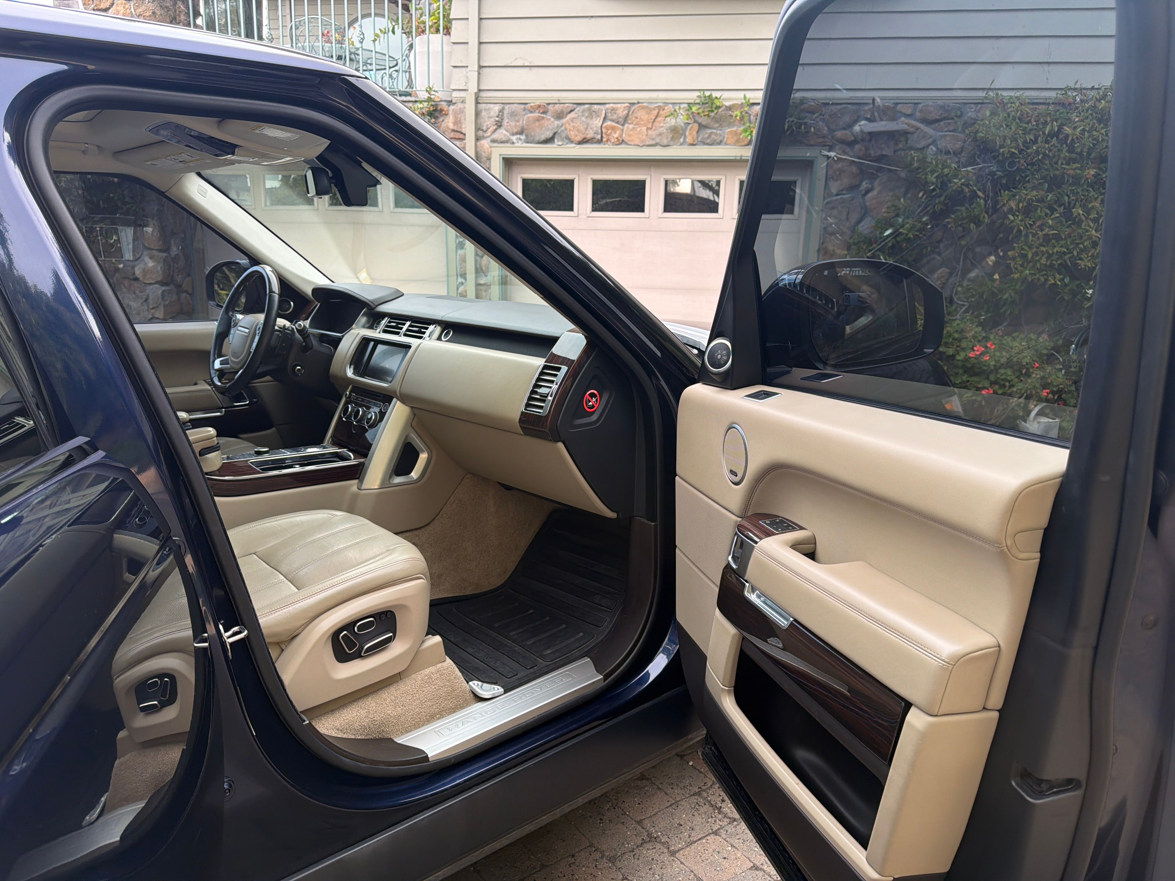 Used 2014 Land Rover Range Rover Supercharged AWD/4WD image 15