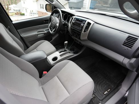 Used 2012 Toyota Tacoma 4x4 Double Cab w/ SR5 Pkg image 10