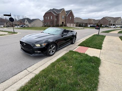 Used 2017 Ford Mustang Convertible w/ Equipment Group 051A image 10