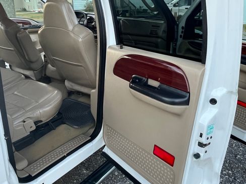 Used 2006 Ford F350 Lariat image 20