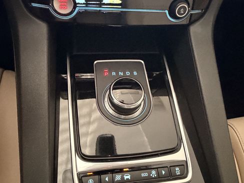 Used 2017 Jaguar F-PACE Premium AWD/4WD image 15