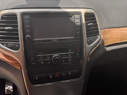 Used 2013 Jeep Grand Cherokee Overland RWD image 6
