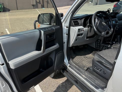 Used 2010 Toyota 4Runner Trail AWD/4WD image 8