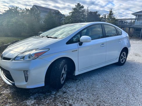 Used 2014 Toyota Prius Two image 1