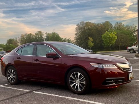 Used 2016 Acura TLX w/ Technology Package FWD image 2