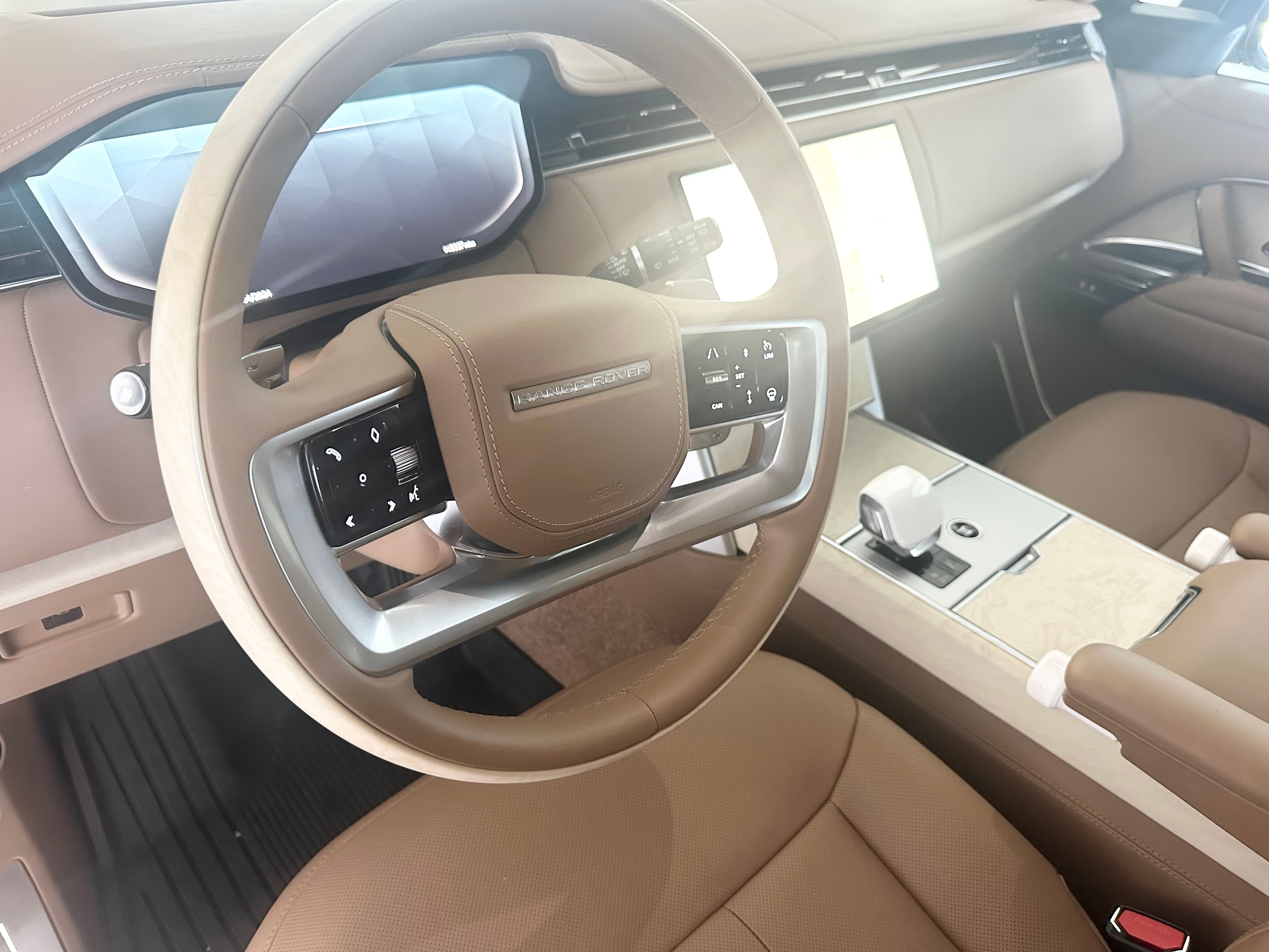 Used 2024 Land Rover Range Rover SV AWD/4WD image 12