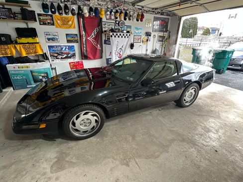 Used 1992 Chevrolet Corvette Coupe RWD image 8