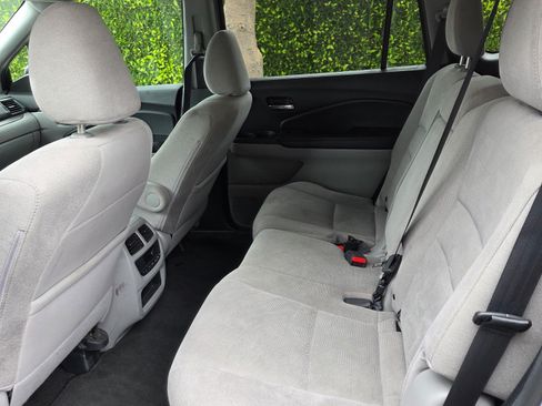 Used 2020 Honda Pilot EX image 2