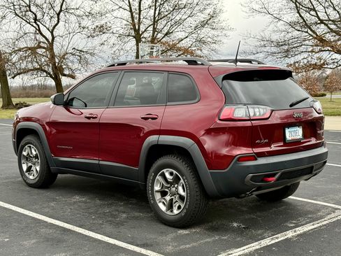 Used 2019 Jeep Cherokee Trailhawk image 2