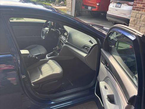 Used 2017 Hyundai Elantra SE FWD image 15