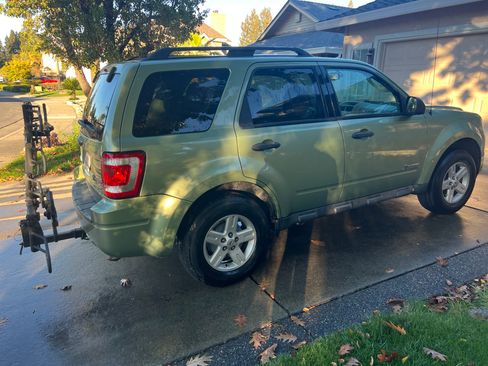 Used 2010 Ford Escape 2WD Hybrid image 2