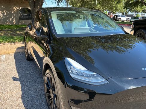 Used 2021 Tesla Model Y Long Range AWD/4WD image 5