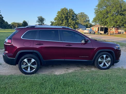 Used 2021 Jeep Cherokee Limited w/ Elite Package FWD image 2