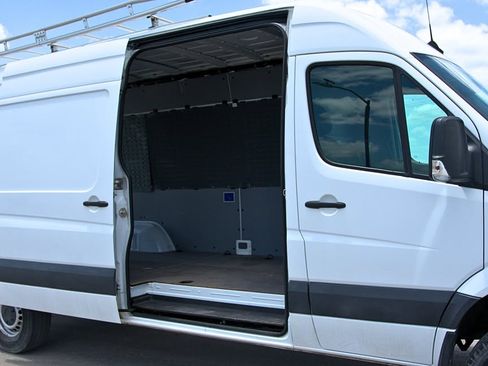 Used 2018 Mercedes-Benz Sprinter 2500 image 6