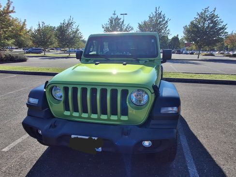 Used 2018 Jeep Wrangler Sport image 9