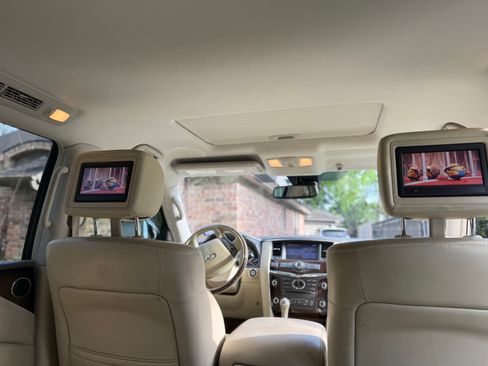 Used 2014 INFINITI QX80 2WD w/ Deluxe Touring Package image 4