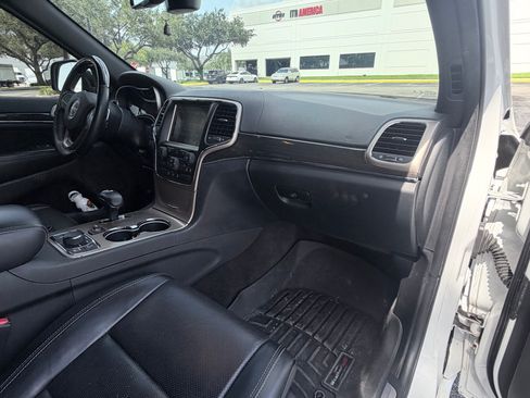 Used 2015 Jeep Grand Cherokee Overland AWD/4WD image 16