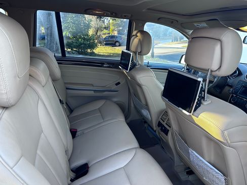 Used 2011 Mercedes-Benz GL 450 4MATIC image 12