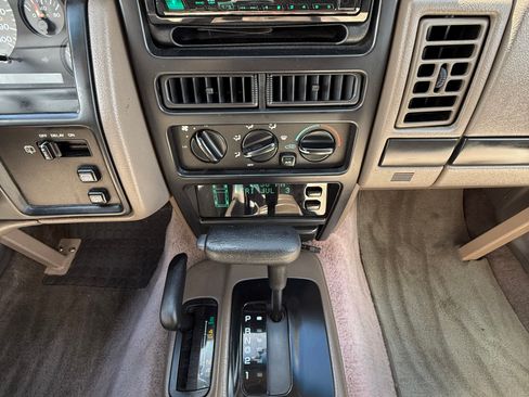 Used 1995 Jeep Grand Cherokee Laredo AWD/4WD image 14