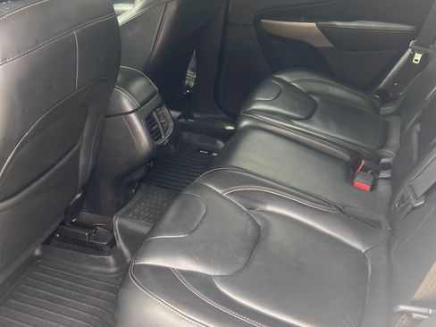 Used 2017 Jeep Cherokee Limited image 9