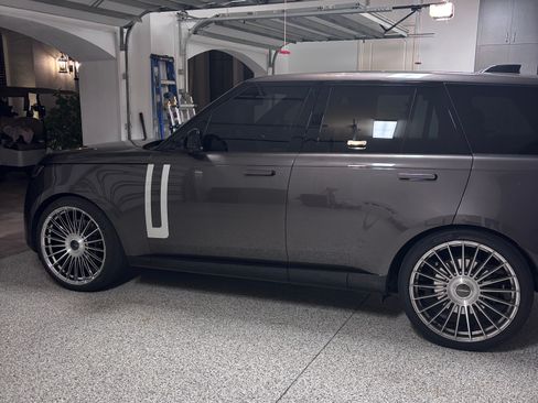 Used 2023 Land Rover Range Rover First Edition image 2