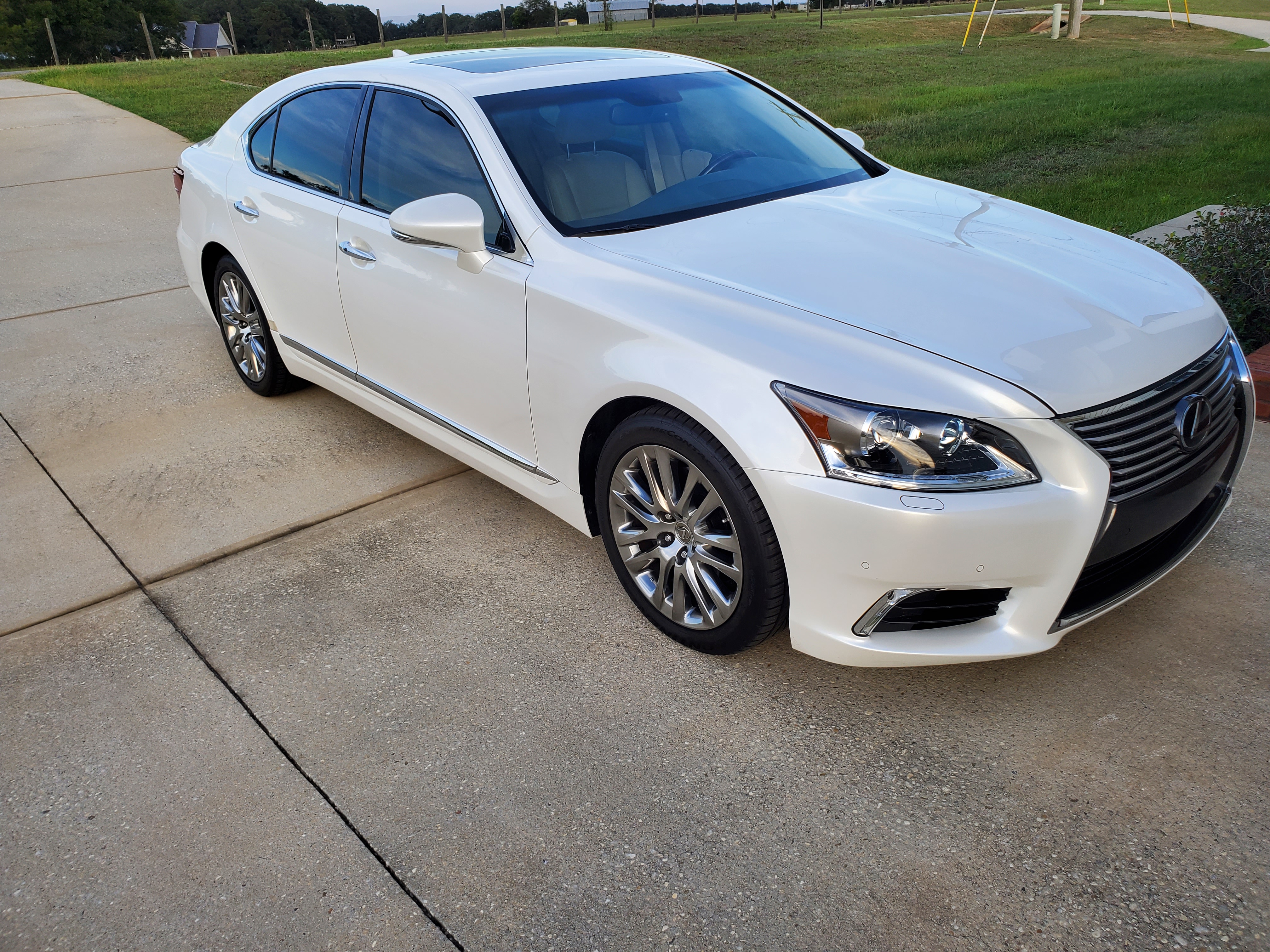 Used 2016 Lexus LS 460 w/ Comfort Package RWD image 1