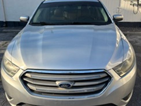 Used 2014 Ford Taurus SEL w/ Equipment Group 201A FWD image 2