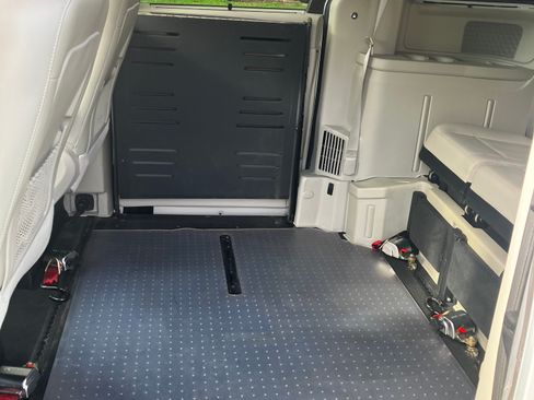 Used 2011 Chrysler Town & Country Touring-L w/ Trailer Tow Group FWD image 15