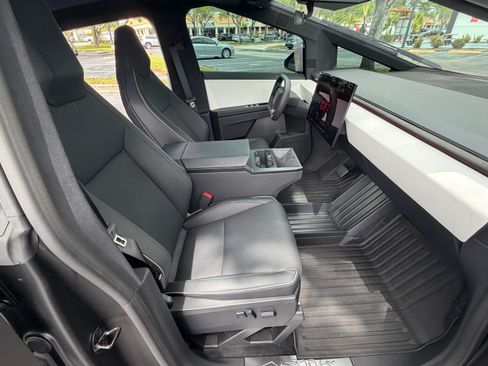 Used 2024 Tesla Cybertruck AWD Crew Cab image 17