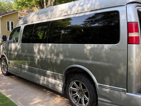 Used 2013 Chevrolet Express 2500 Extended Van 3D image 2