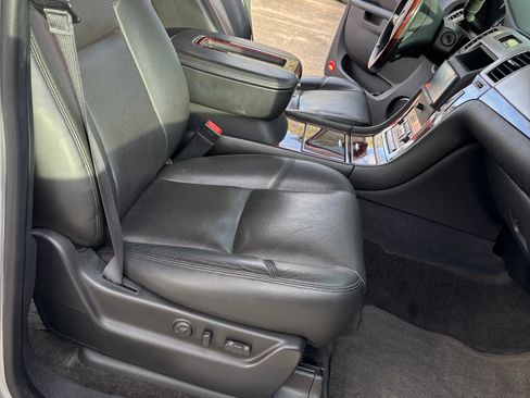 Used 2013 Cadillac Escalade Luxury image 9