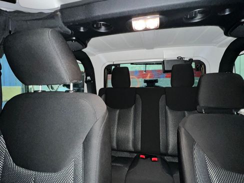 Used 2016 Jeep Wrangler Sport image 4