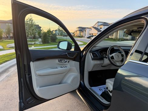 Used 2019 Volvo XC90 T5 Momentum image 22