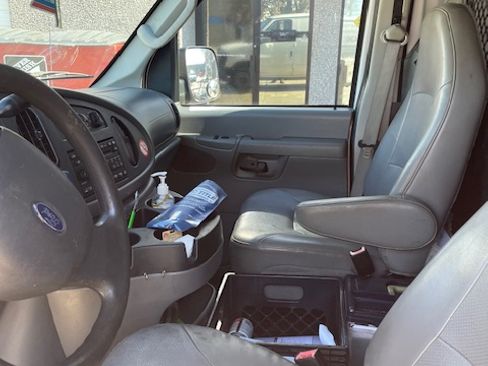 Used 2008 Ford E-150 and Econoline 150 Van 3D image 5