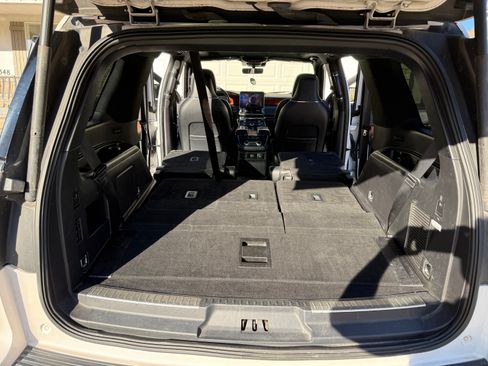 Used 2018 Lincoln Navigator Select w/ Technology Package image 16