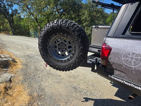 Used 2021 Toyota Tacoma TRD Off-Road w/ Technology Package image 5