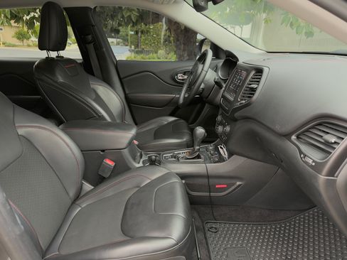 Used 2019 Jeep Cherokee Trailhawk w/ Comfort/Convenience Group image 12