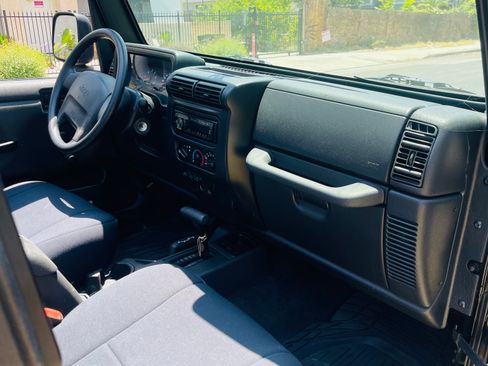 Used 2004 Jeep Wrangler 4WD w/ Dual Top Group image 5