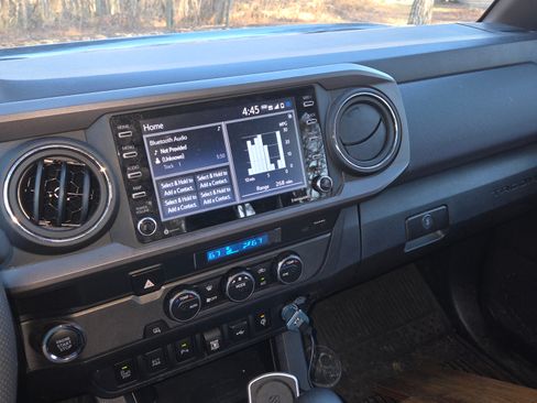 Used 2022 Toyota Tacoma TRD Off-Road w/ Technology Package image 14