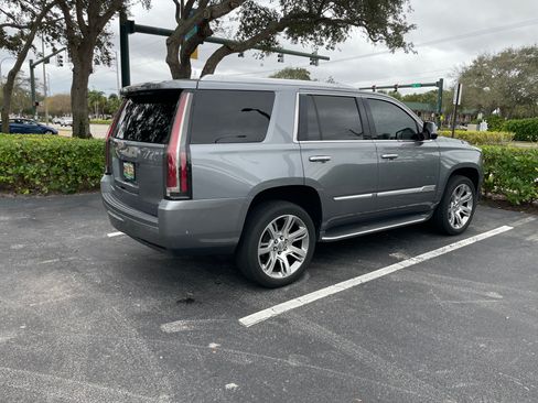 Used 2019 Cadillac Escalade Luxury image 5