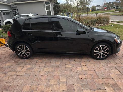 Used 2017 Volkswagen Golf SEL image 9