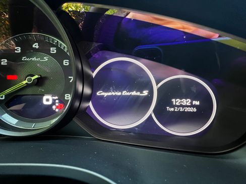 Used 2023 Porsche Cayenne Turbo S image 22