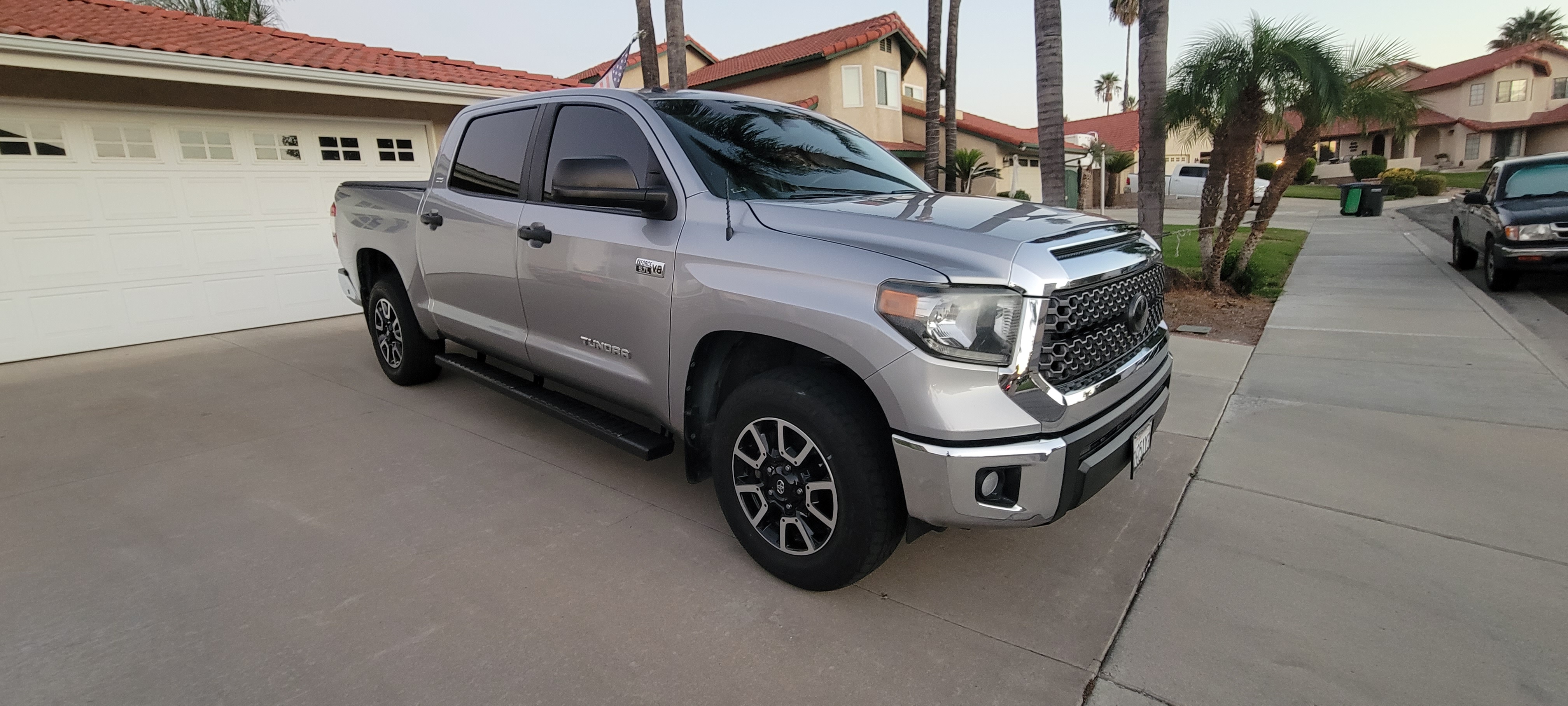 Used 2018 Toyota Tundra SR5 RWD image 2
