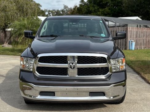 Used 2018 RAM 1500 Classic SLT image 4