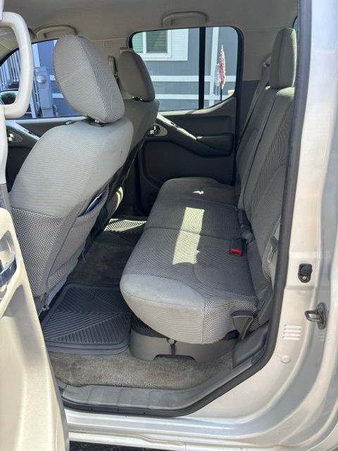 Used 2012 Nissan Frontier SV RWD image 9