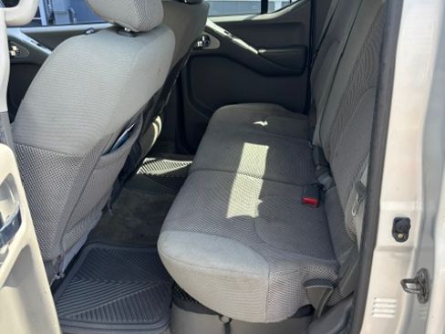 Used 2012 Nissan Frontier SV RWD image 9