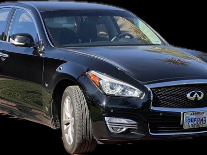 Used 2018 INFINITI Q70 Luxe