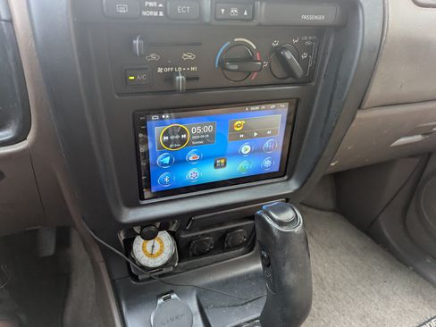 Used 2000 Toyota 4Runner SR5 image 2