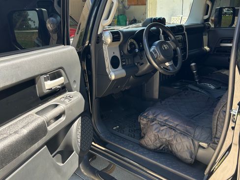 Used 2007 Toyota FJ Cruiser 2WD w/ Upgrade Pkg 1 image 19